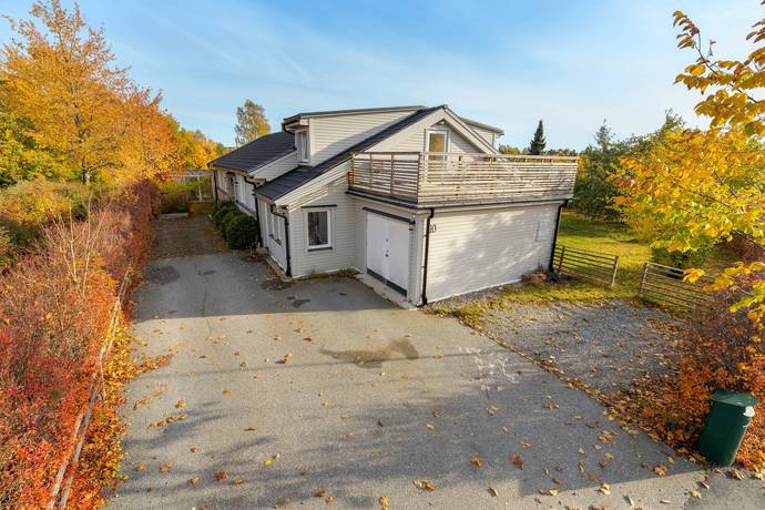 13 rum villa på Granebergsvägen 10 Bålsta, Håbo kommun - bild 1