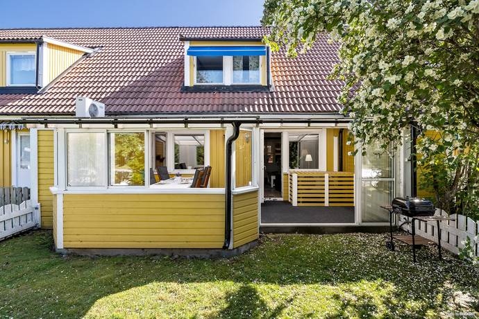 6 rum radhus på Fårticksgatan 60 Bergvreten/ Husberg, Enköpings kommun - bild 1