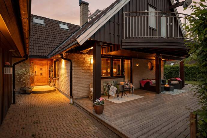 9 rum villa på Ingefasts väg 11 Täby Kyrkby, Täby kommun - bild 2