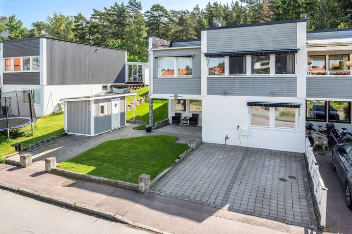 8 rum Radhus på Grenadjärgatan 13 Södra Skiljebo Västerås kommun - bild 55