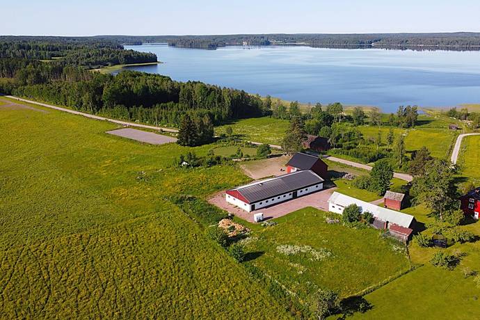 9 rum Gård utan jordbruk på Flatvik 610  Flatvik Karlstads kommun - bild 1