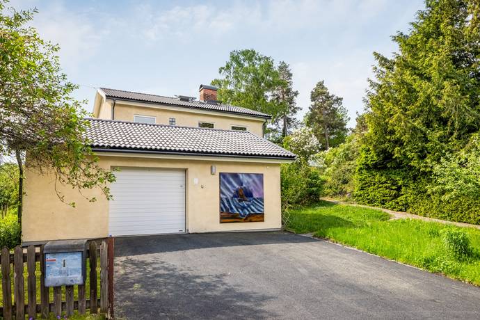5 rum villa på Blåmesvägen 1 Segeltorp intill Gömmaren, Huddinge kommun - bild 2