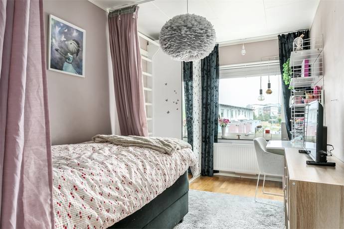 5 rum Radhus på Fänriksvägen 13 Barkarbystaden Järfälla kommun - bild 27