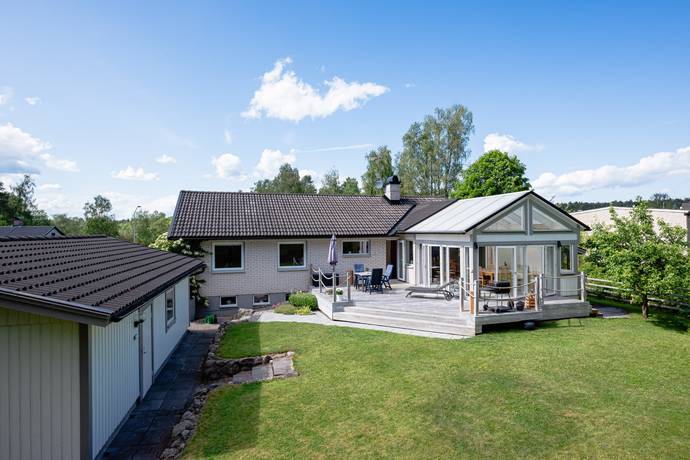 8 rum villa på Marmorvägen 25 Sjösa, Nyköpings kommun - bild 1