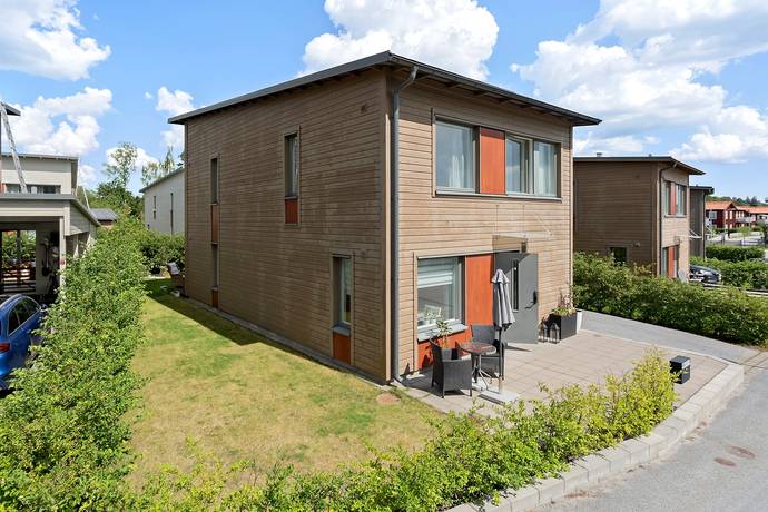 5 rum villa på Runhällsgatan 9 Fresta, Upplands Väsby kommun - bild 1