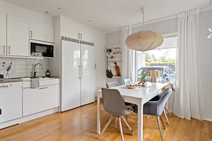 5 rum radhus på Lillängsvägen 11A Gäddeholm, Västerås kommun - bild 3