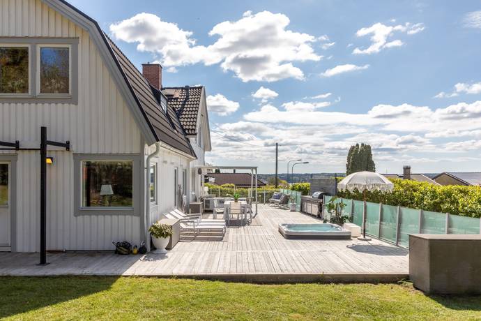 7 rum villa på Berguddsvägen 12 Hässelby Södra Villastad, Stockholms kommun - bild 2