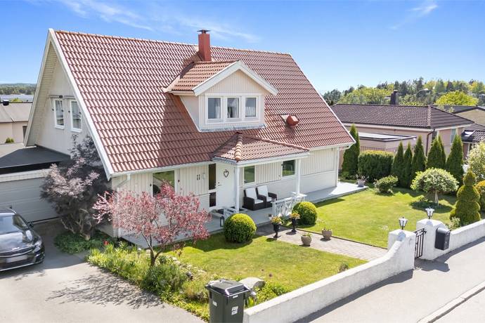 6 rum villa på Berguddsvägen 11 Hässelby Södra Villastad, Stockholms kommun - bild 2