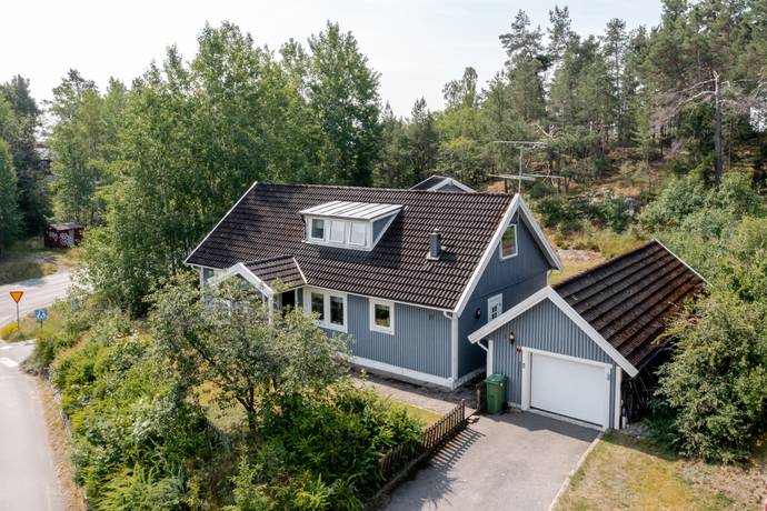 6 rum villa på Höststigen 1 Salem, Salems kommun - bild 1