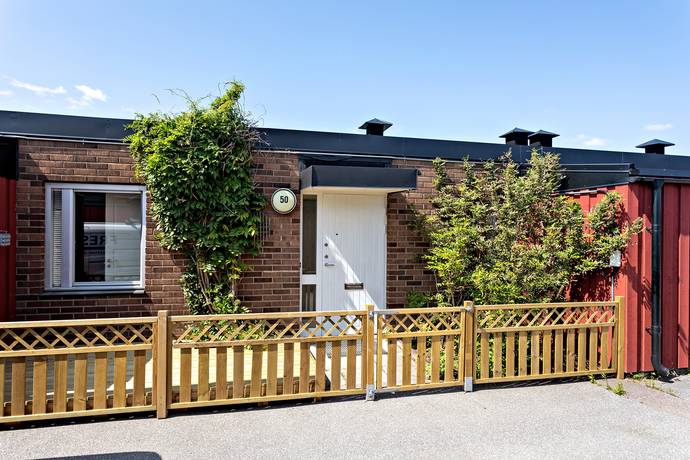 3 rum radhus på Vallmostigen 50 Bro, Upplands-Bro kommun - bild 1