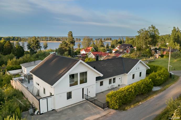 9 rum villa på Evavägen 20 Hjälmarbaden, Örebro kommun - bild 1