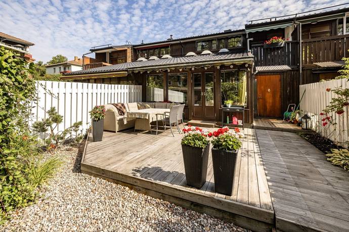 5 rum Radhus på Kungsvägen 27 Lasarettsområdet Eskilstuna kommun - bild 1