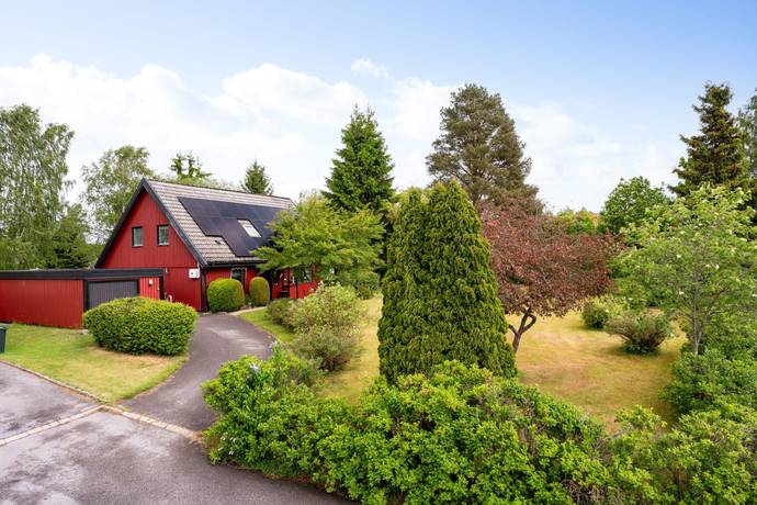 5 rum villa på Ådalsvägen 12 Hällestad, Finspångs kommun - bild 1