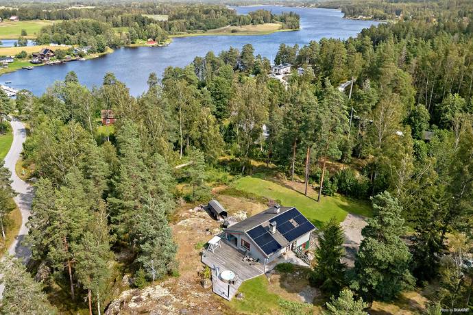 5 rum villa på Ivar Munks Väg 11 Ödeby vid Väringen, Örebro kommun - bild 1