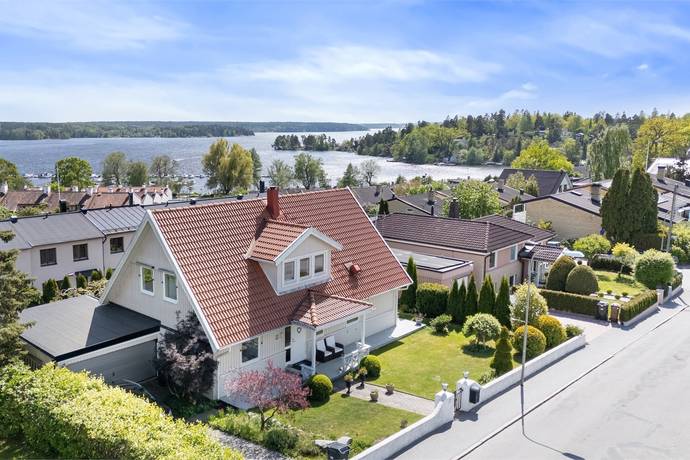 6 rum villa på Berguddsvägen 11 Hässelby Södra Villastad, Stockholms kommun - bild 1