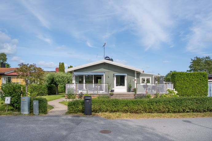 6 rum villa på Solrosvägen 9 Centralt, Gnesta kommun - bild 2
