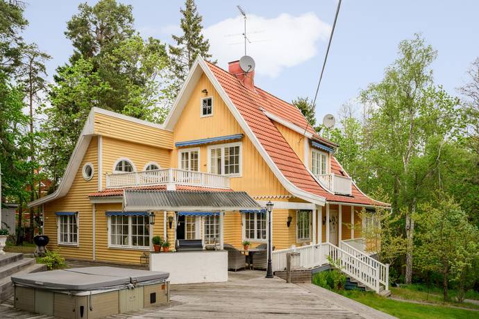 7 rum villa på Kvarnsjövägen 1 Kummelnäs, Nacka kommun - bild 1