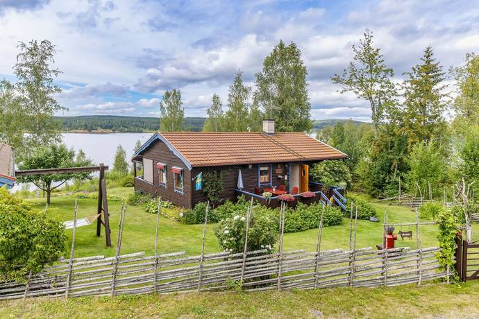 3 rum vinterbonat fritidshus på Kolarvägen 8 Smedjebacken Vinarn, Smedjebackens kommun - bild 1