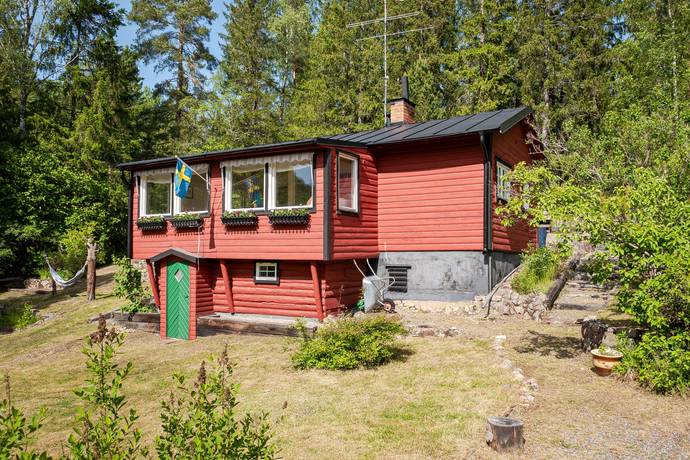 3 rum fritidshus på Utfartsvägen 4 Enhörna, Södertälje kommun - bild 1