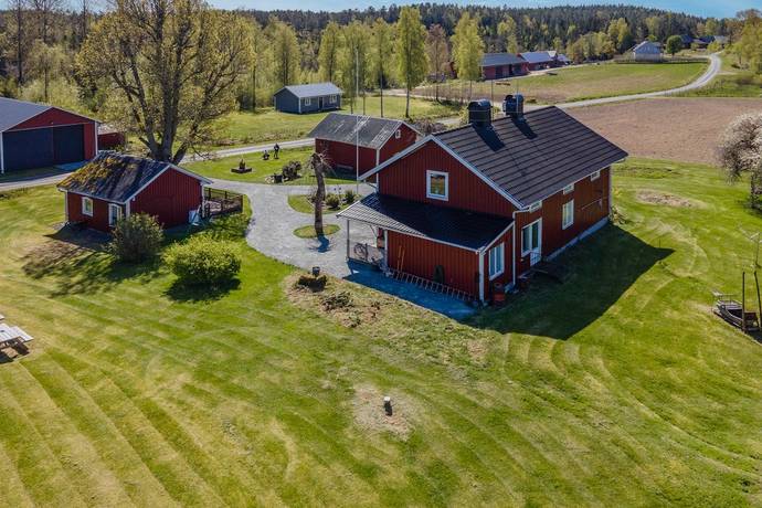 8 rum Gård med skogsbruk på Södra Backen 2 Ärtemark Bengtsfors kommun - bild 4