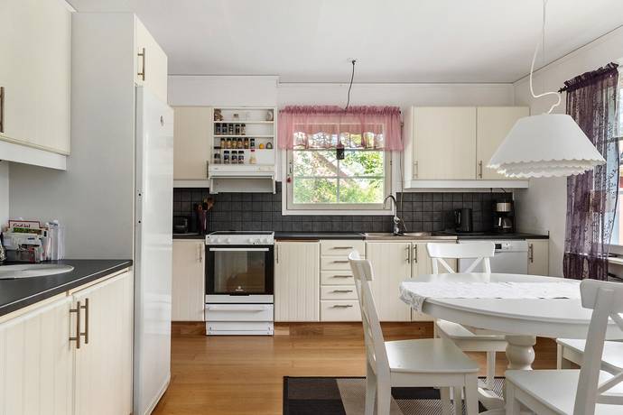 8 rum villa på Österby 6 Hölö, Södertälje kommun - bild 4