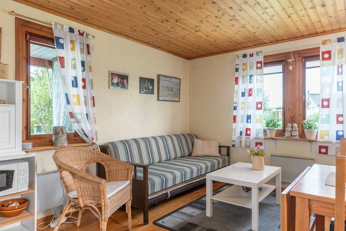 2 rum fritidshus på Åsenborgsvägen 8 Hälla Koloniområde, Västerås kommun - bild 4