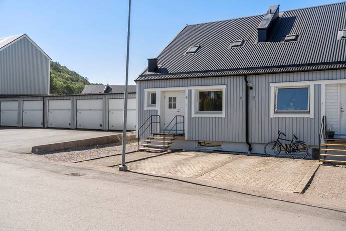 4 rum radhus på Skillnadsgatan 8D Lilla Edet Centrum, Lilla Edets kommun - bild 2