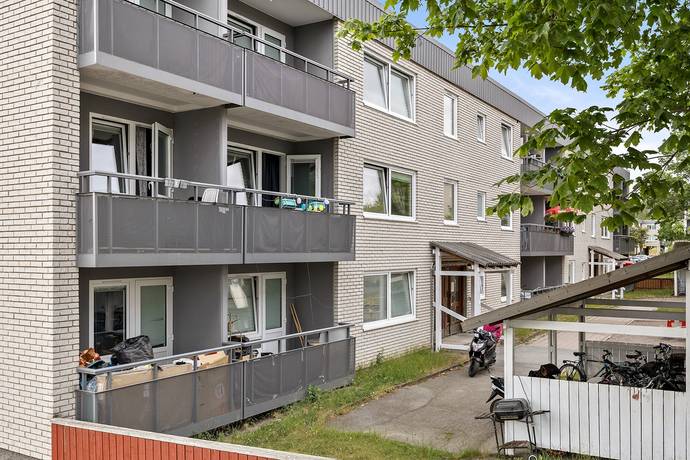 5 rum lägenhet på SUNNANBYPLAN 3, Vån 2/3 Spånga - Rinkeby, Stockholms kommun - bild 1