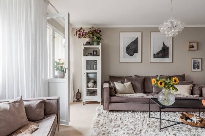 Kyrkvärdsvägen 8, Almby, Örebro kommun