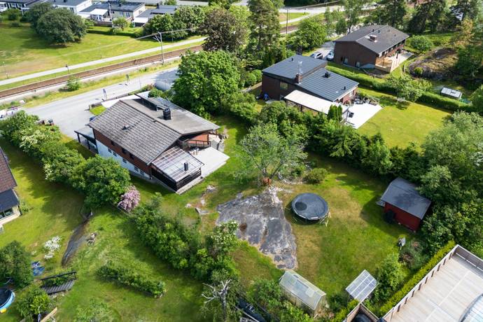 6 rum villa på Västra Banvägen 134 Centralt, Österåkers kommun - bild 3