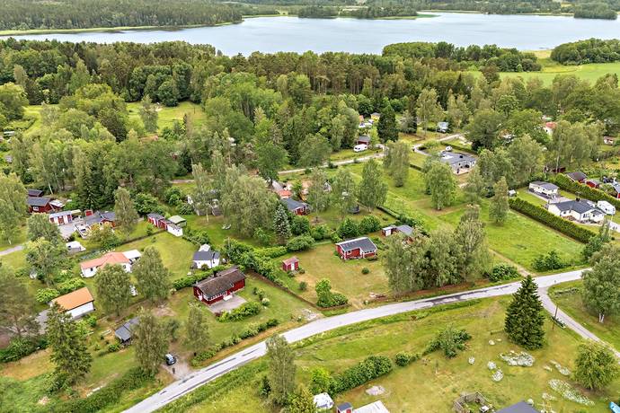 2 rum vinterbonat fritidshus på Husby Ringväg 67 Stallarholmen, Strängnäs kommun - bild 1