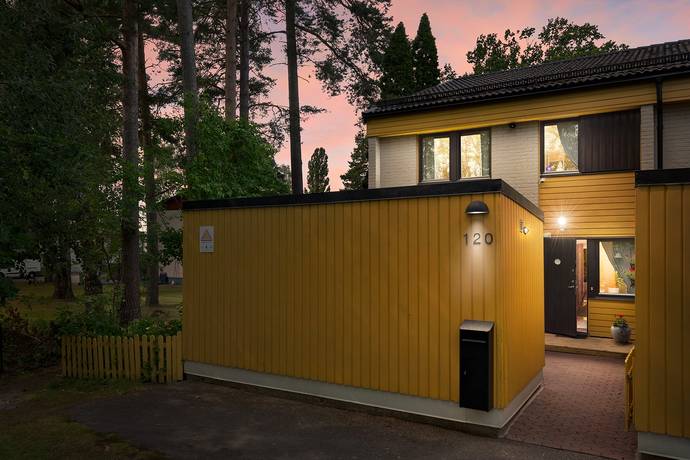 5 rum radhus på Tetorpsvägen 120 Centrala Väsby, Upplands Väsby kommun - bild 1