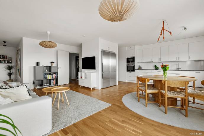 5 rum lägenhet på Järfällavägen 92A Jakobsberg, Järfälla kommun - bild 1