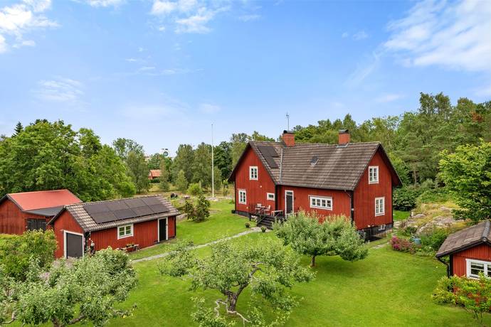 7 rum vinterbonat fritidshus på Kvarnsandsvägen 3 Centrala Grisslehamn, Norrtälje kommun - bild 1