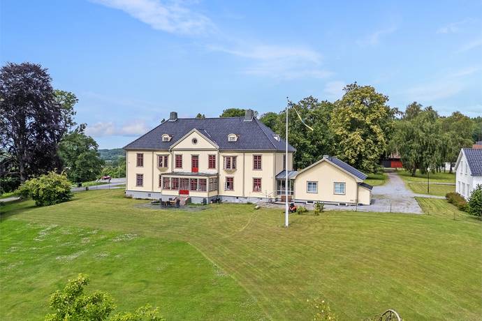 13 rum gård utan jordbruk på Hensbacka Herrgård Munkedal, Munkedals kommun - bild 1