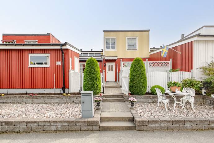 5 rum radhus på Vulcanusvägen 32D Bergvreten, Enköpings kommun - bild 1