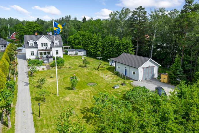 8 rum villa på Tungelstavägen 106 Västerhaninge, Haninge kommun - bild 1