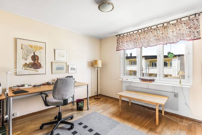 4 rum Radhus på Fridhemsgatan 15B Ulvhäll/Fridhem Strängnäs kommun - bild 14