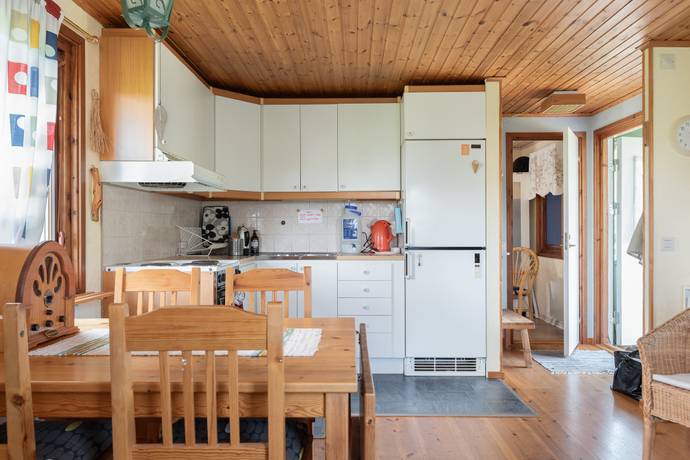 2 rum fritidshus på Åsenborgsvägen 8 Hälla Koloniområde, Västerås kommun - bild 3