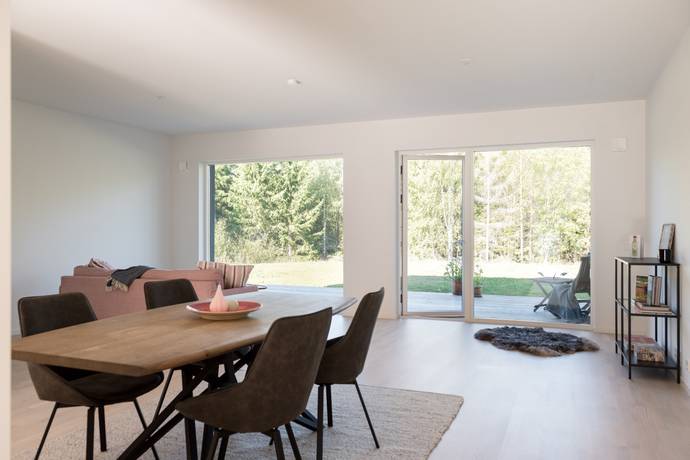 5 rum radhus på Oxenstiernas väg 6C Ekolsund Slottshöjden, Enköpings kommun - bild 1