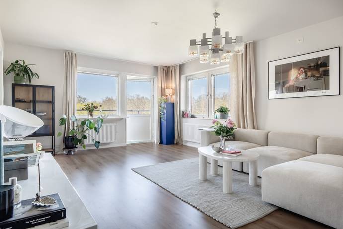 Slussbrovägen 8, Åkersberga Centralt, Österåkers kommun