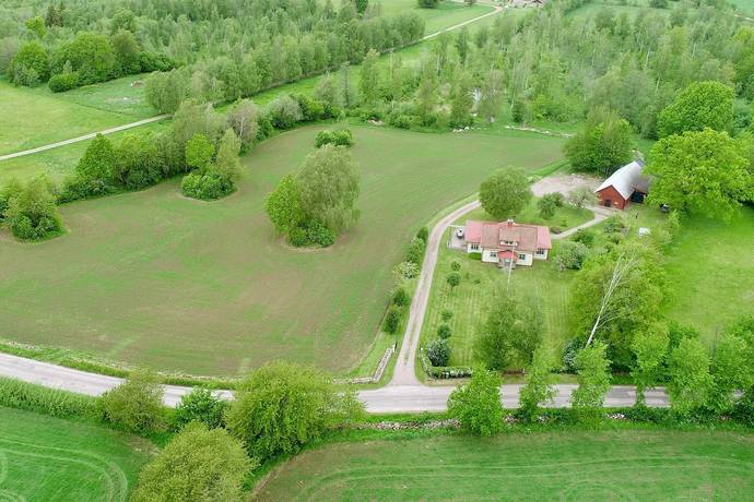 Gård med jordbruk på Berg Tatermyren 3 Berg Skövde kommun - bild 2