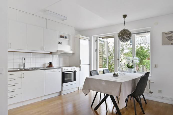 2 rum lägenhet på Hasselnötsvägen 59, BV Älta - Hedvigslund, Nacka kommun - bild 1