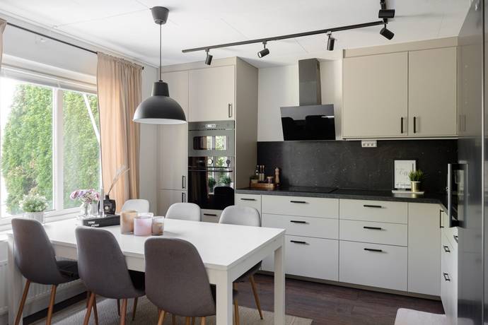 5 rum Parhus på Åmänningevägen 2 Hagaberg Västerås kommun - bild 3