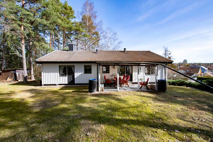 6 rum Villa på Runnavägen 42 Runna Kungsörs kommun - bild 2