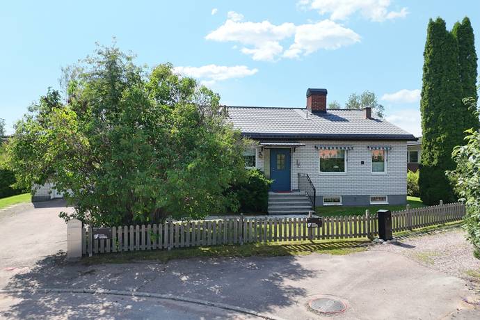 5 rum villa på Slingergatan 15 Nedre Tjärna, Borlänge kommun - bild 1
