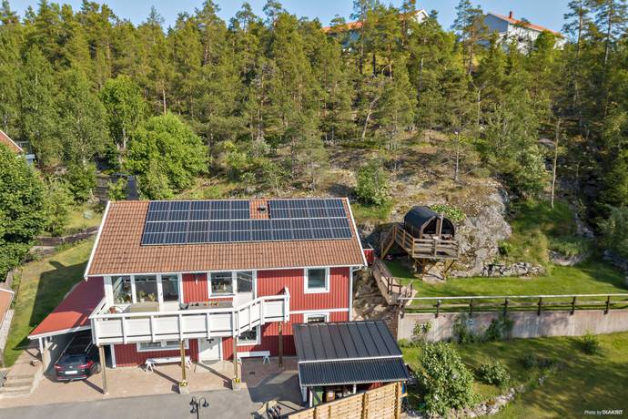 6 rum villa på Hämplingevägen 40 Älta, Nacka kommun - bild 1