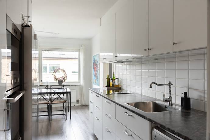 3 rum lägenhet på DRAGVERKSGATAN 21 Bäckby, Västerås kommun - bild 2
