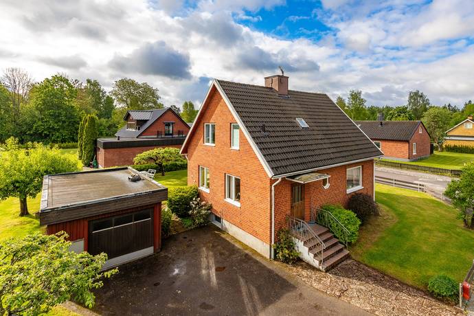 5 rum villa på Fabriksgatan 24 Vislanda, Alvesta kommun - bild 1