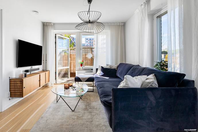 2 rum lägenhet på Perrongvägen 31 Roslags Näsby - RN3 Stationen, Täby kommun - bild 1